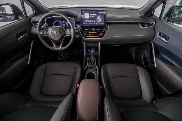 Corolla Cross preto 12