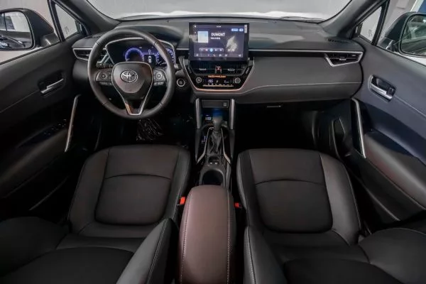 Corolla Cross preto 12