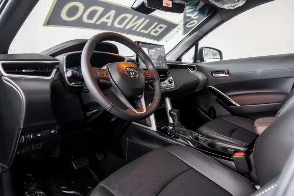 Corolla Cross preto 13